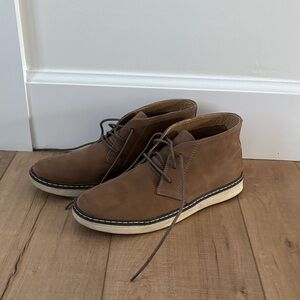Boys Johnston & Murphy chukka boots 6